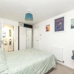 3 bedroom detached house in Guppy Walk - Image 6