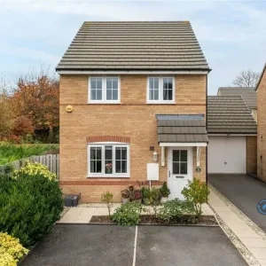 3 bedroom detached house in Guppy Walk