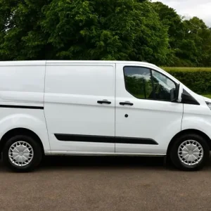 2021 Ford Transit Custom 1.0 EcoBoost 13.6kWh Trend Auto Panel Van - Image 7