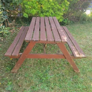 Picnic bench