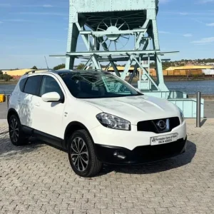 2010 Nissan Qashqai 1.6 N-TEC 5-door Hatchback - Image 2
