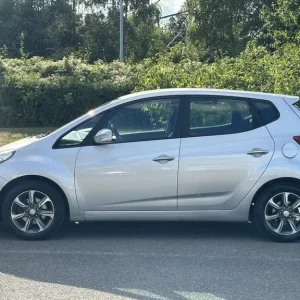 2017 Hyundai Ix20 1.4 Blue Drive SE Nav Hatchback - Image 2