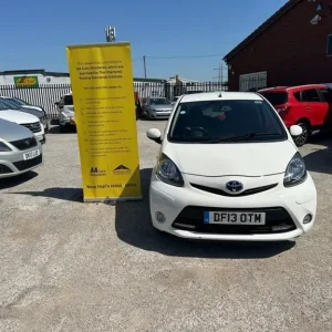 2013 Toyota Aygo 1.0 VVT-i Fire Euro 5 5-door Hatchback - Image 2
