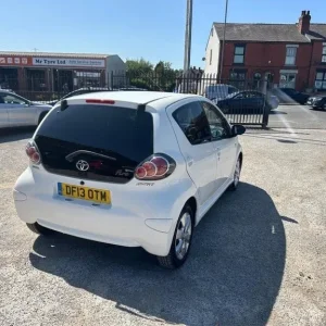 2013 Toyota Aygo 1.0 VVT-i Fire Euro 5 5-door Hatchback - Image 3