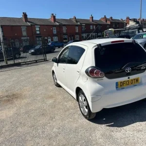 2013 Toyota Aygo 1.0 VVT-i Fire Euro 5 5-door Hatchback - Image 6
