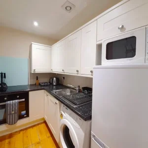 1 Bed Flat, Marionville Road - Image 3