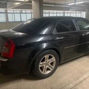 Chrysler 300c - Image 4