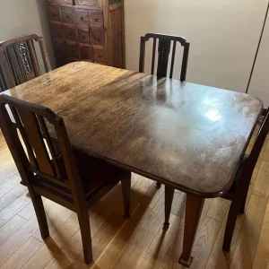 Solid oak dining table and four chairs - Image 2