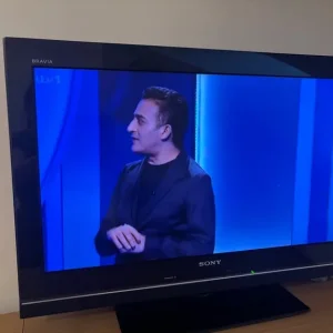 32 inch Sony Bravia LCD TV with Freeview - Image 2