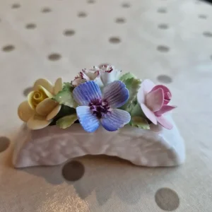 Royal Doulton floral collectibles - Image 3