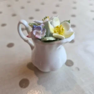 Royal Doulton floral collectibles - Image 7