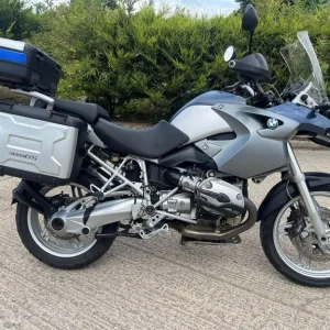 2005 BMW R1200 GS 36k miles with panniers and top box - Image 3