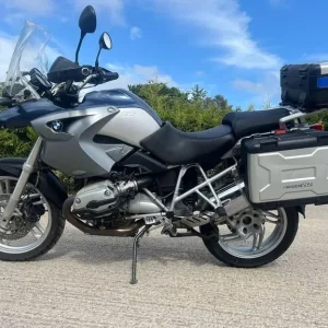 2005 BMW R1200 GS 36k miles with panniers and top box - Image 4