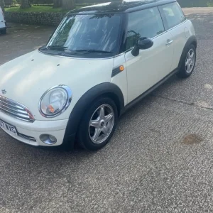 2007 Mini Cooper 3-door manual hatchback - Image 4