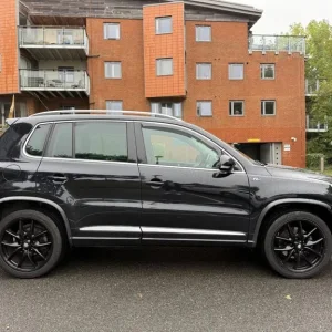 Volkswagen Tiguan Estate 2011 DSG Diesel 4Motion - Image 4