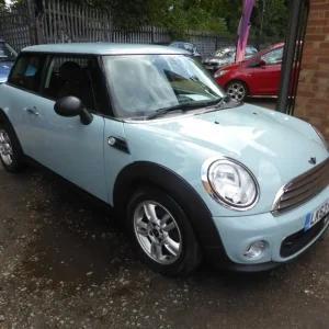 2013 MINI Hatch 1.6 Petrol Manual 3-Door with Alloy Wheels and Bluetooth - Image 3