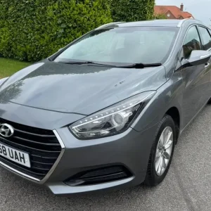 2018 Hyundai i40 1.7 CRDi S Blue Drive Estate - Image 4