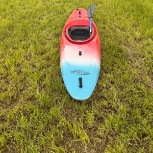 2.6m Jive kayak – still goes strong after years of paddling - Image 3