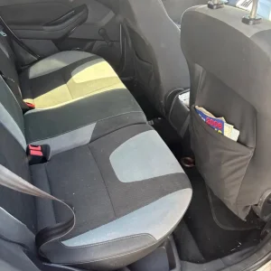 Ford Focus 1.6 Manual 2012 Hatchback - Image 5