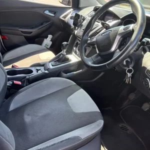 Ford Focus 1.6 Manual 2012 Hatchback - Image 6