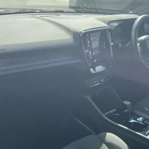 2022 Volvo XC40 2.0 B4P Plus Dark 5dr AWD Auto Estate - Image 4