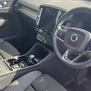 2022 Volvo XC40 2.0 B4P Plus Dark 5dr AWD Auto Estate - Image 5