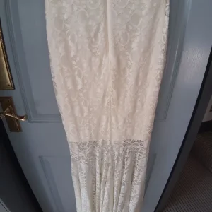 Size 10/12 wedding dress - Image 4