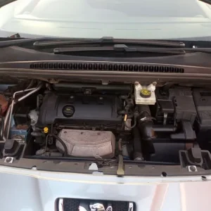 Peugeot 5008 MPV 2011 manual 1598cc 5-door - Image 2