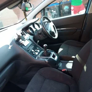 Peugeot 5008 MPV 2011 manual 1598cc 5-door - Image 7