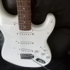 Fender Squire Bullet Strat - Image 2