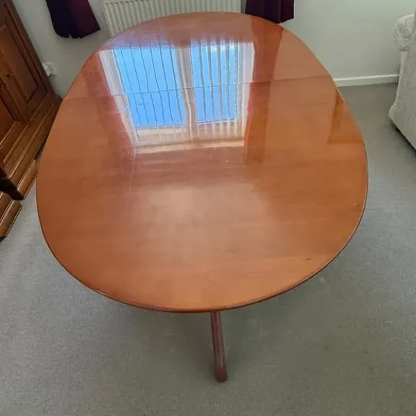 Oval dining table - Mahogany with hidden insert