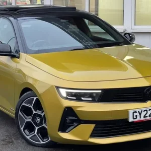 2022 Vauxhall Astra 1.2 Turbo Ultimate Hatchback - Image 3