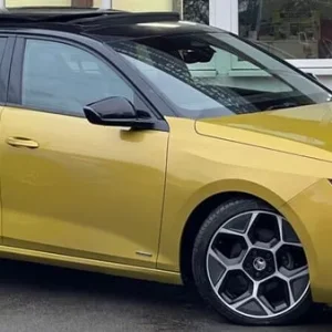 2022 Vauxhall Astra 1.2 Turbo Ultimate Hatchback - Image 5