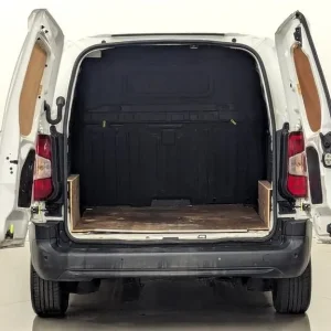 2019 Peugeot Partner BlueHDi 1000 Professional Panel Van - Image 4