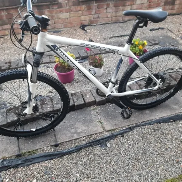 HYDRAULIC DISC BRAKES DIAMONDBACK MOUNTAIN BIKE