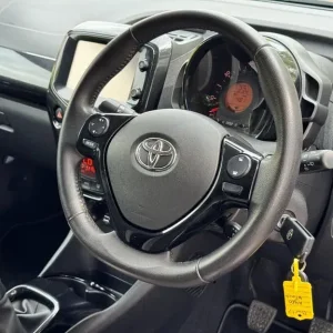 2017 Toyota Aygo 1.0 VVT-i x-press Euro 6 5-door hatchback petrol manual - Image 5