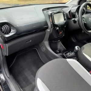 2017 Toyota Aygo 1.0 VVT-i x-press Euro 6 5-door hatchback petrol manual - Image 7