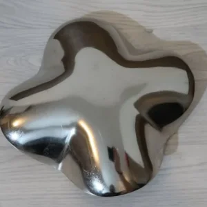 Silver Manta Ray Metal Bowl with Flowing Curves - Image 6