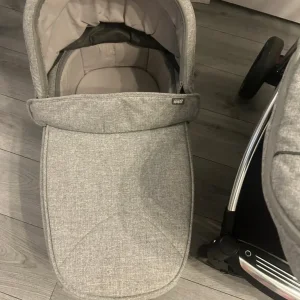 Mammas and Pappas Flip x3 pram bundle - Image 4