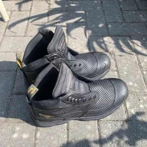 Dr Martins Industrial Work boots UK11 - Image 2