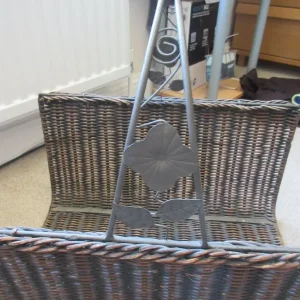 Vintage large woven wicker log basket with metal handle - Image 5