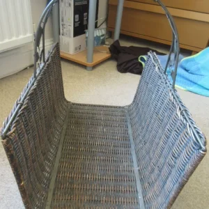 Vintage large woven wicker log basket with metal handle - Image 7