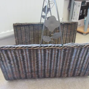 Vintage large woven wicker log basket with metal handle - Image 8