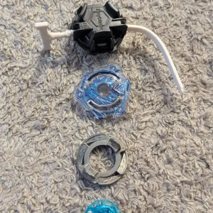 Valkyrie Wing Accel Beyblade with launcher - Image 2