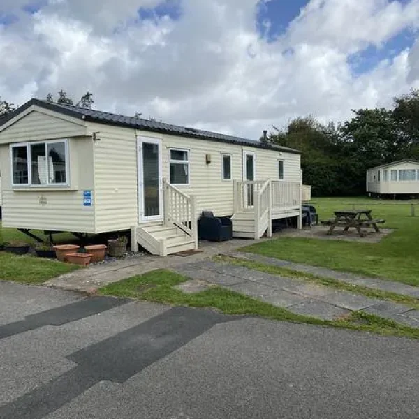 3-bedroom caravan with double glazing and electric heating