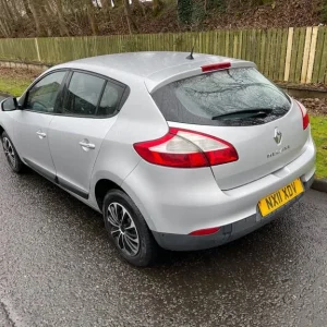 2011 Renault Megane 1.6 16V 110 Expression 5-door hatchback - Image 2