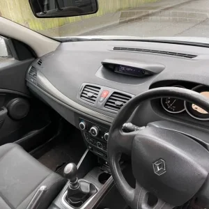 2011 Renault Megane 1.6 16V 110 Expression 5-door hatchback - Image 3