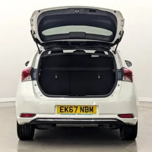 2017 Toyota Auris VVT-h Hybrid Hatchback - Image 4