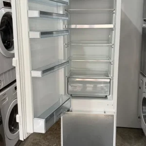 Siemens 70:30 Like New Fridge Freezer - Image 2