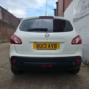 2013 Nissan Qashqai 1.6 Tekna CVT 2WD Petrol Hatchback - Image 8